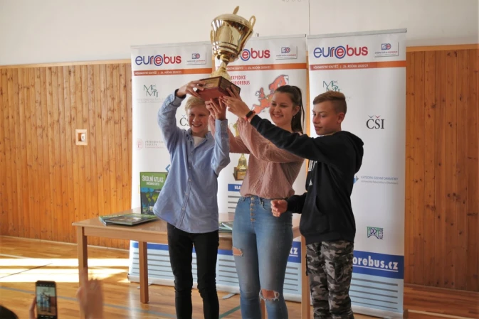 Předání Poháru pro ZŠ v&nbsp;Kameničkách